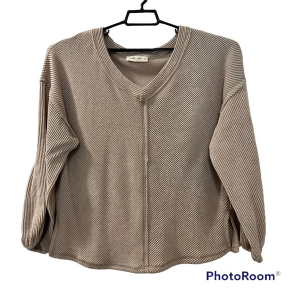 Molly Green Womens Tan Low VNeck Textured Balloon Sleeve Pullover Top Size Large - Picture 1 of 11